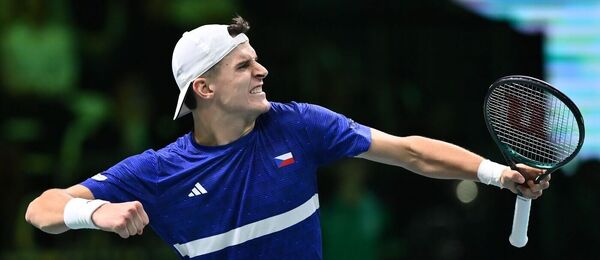 Tenis, ATP, Jakub Menšík během čtvrtfinále Davis Cupu 2025