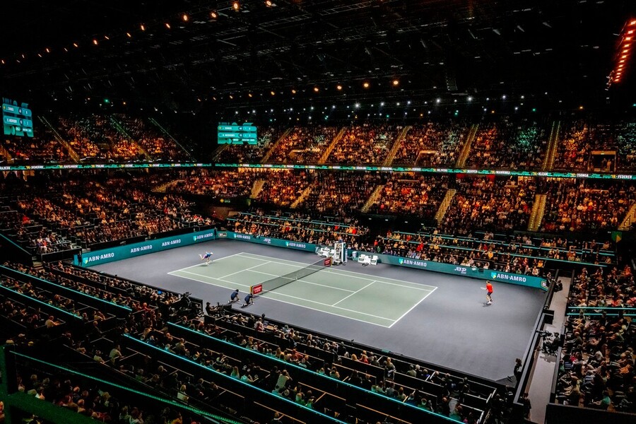 Tenis, ATP, tenisový turnaj v Rotterdamu, finále mezi Sinnerem a Medvedevem, Ahoy Arena