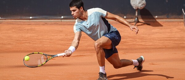 Tenis, ATP, Carlos Alcaraz během antukového turnaje v Hamburku