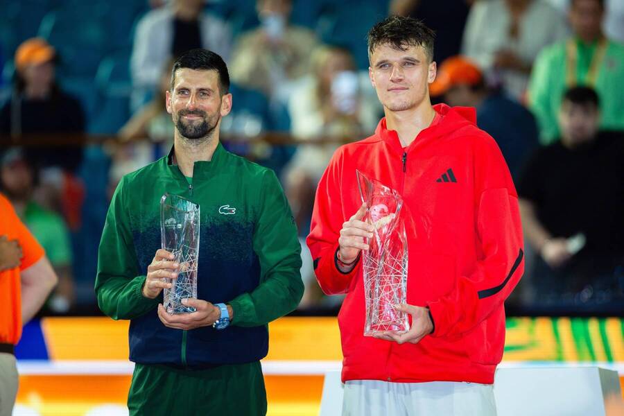 Novak Djokovič a&nbsp;Jakub Menšík po finále ATP 1000 Miami 2025