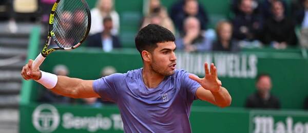 Tenis, ATP, Carlos Alcaraz během zápasu na turnaji v Monte Carlu