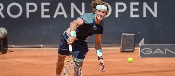 Tenis, ATP, Andrey Rublev při zápase na antukové akci v Hamburgu - European Open v Německu