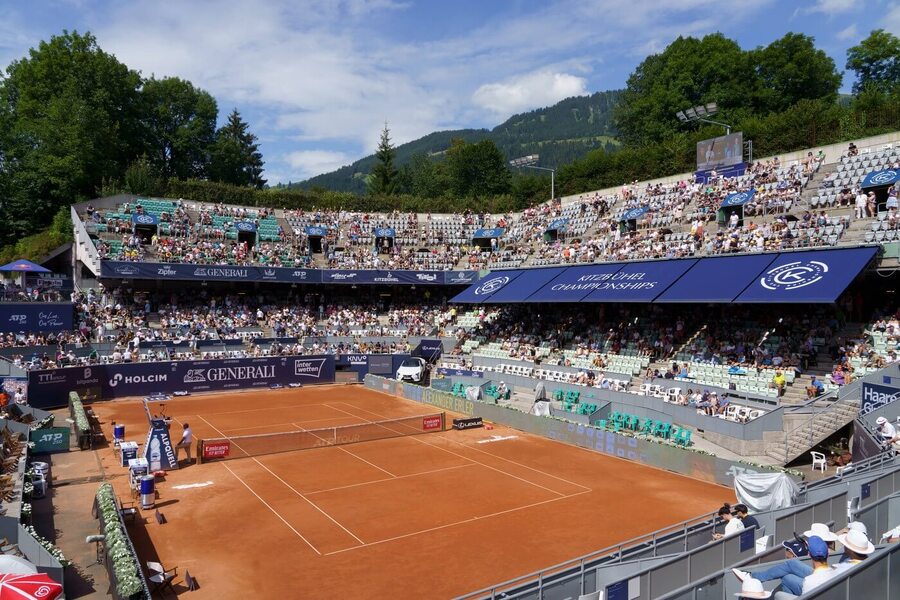 Tenis, ATP, pohled na centrální kurt při ATP Kitzbuehel, Rakousko