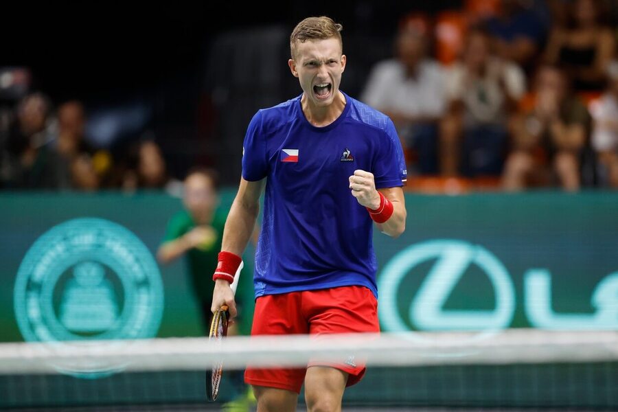 Tenis, Davis Cup, Jiří Lehečka se raduje v zápase proti Srbsku