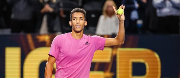 Tenis, ATP, Félix Auger-Aliassime během finále v Basileji, Swiss Indoors