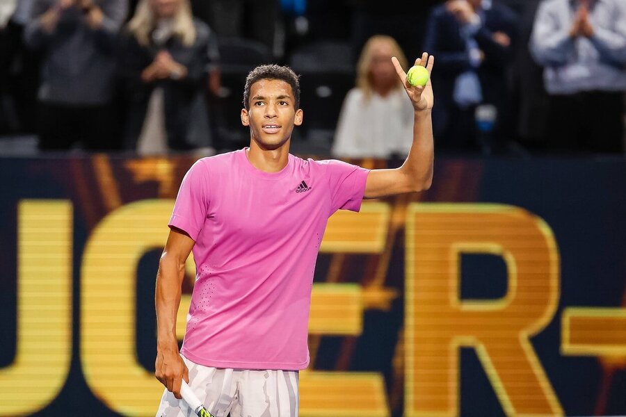 Tenis, ATP, Félix Auger-Aliassime během finále v Basileji, Swiss Indoors