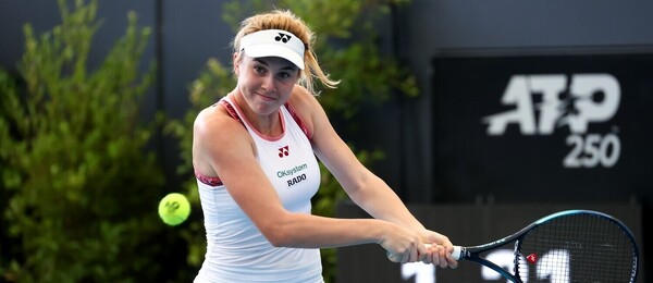 Tenis, Linda Nosková během turnaje WTA 500 v Adelaide