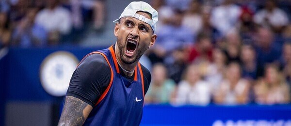 Tenista Nick Kyrgios v zápase na grandslamu US Open - Kyrgiose a další tenisty zachycuje seriál Break Point na Netflixu - foto Profimedia