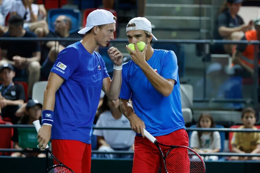 Tenis, Davis Cup, Jiří Lehečka a Tomáš Macháč při utkání čtyřhry v Izraeli 2022