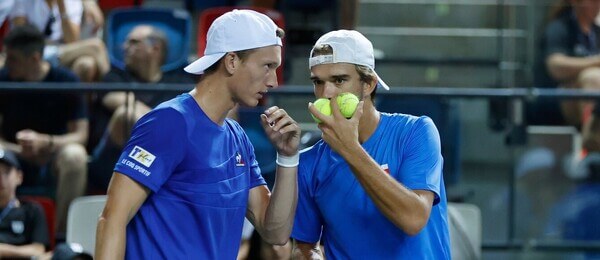 Tenis, Davis Cup, Jiří Lehečka a Tomáš Macháč při utkání čtyřhry v Izraeli 2022