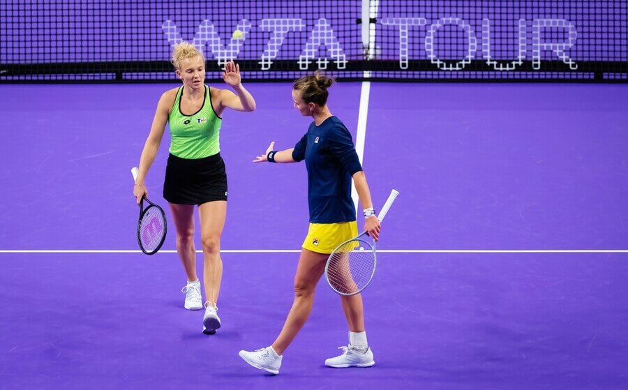 České tenistky Kateřina Siniaková a Barbora Krejčíková během WTA Finals, turnaje mistryň WTA Tour