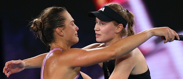 Tenistky Aryna Sabalenka a Elena Rybakina po finále Australian Open 2023 - Sabalenka a Rybakina dnes hrají finále WTA 1000 Indian Wells - kde sledovat finále živě - online live stream a přímý přenos