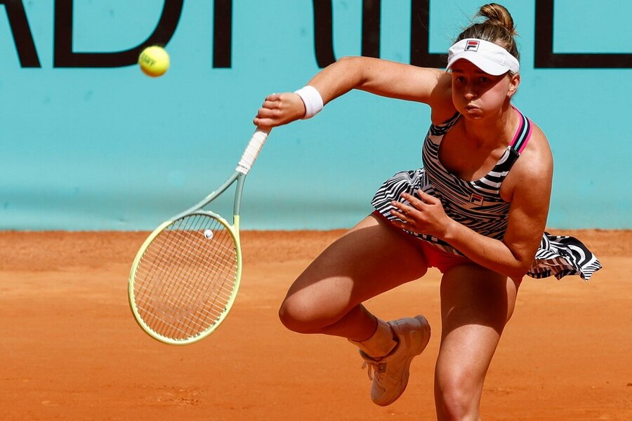 Česká tenistka Barbora Krejčíková v utkání WTA Mutua Madrid Open 2023 - Krejčíková dnes na WTA Madrid 2023 hraje s Xiyu Wang - sledujte utkání živě online