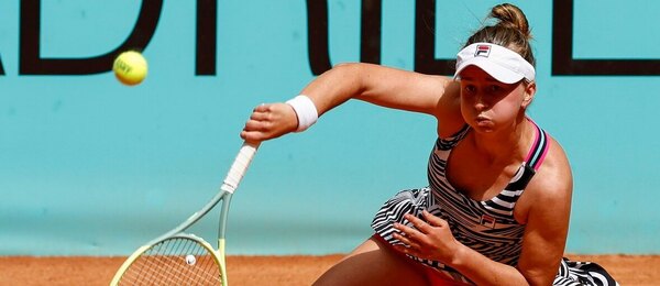 Česká tenistka Barbora Krejčíková v utkání WTA Mutua Madrid Open 2023 - Krejčíková dnes na WTA Madrid 2023 hraje s Xiyu Wang - sledujte utkání živě online