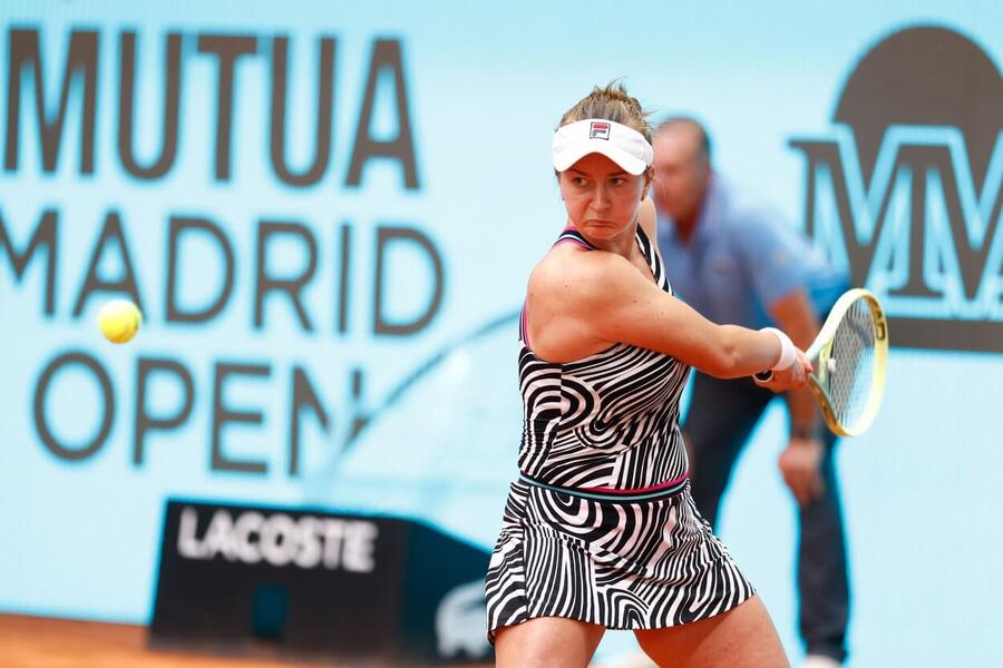 Tenis, WTA, Barbora Krejčíková na turnaji WTA Madrid Open 2023, 3. kolo proti Xiyu Wang