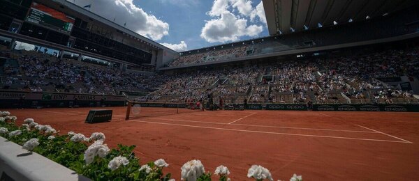Tenis, grandslam French Open - Roland Garros v Paříži, kurt Philippa Chatriera během semifinále mužů