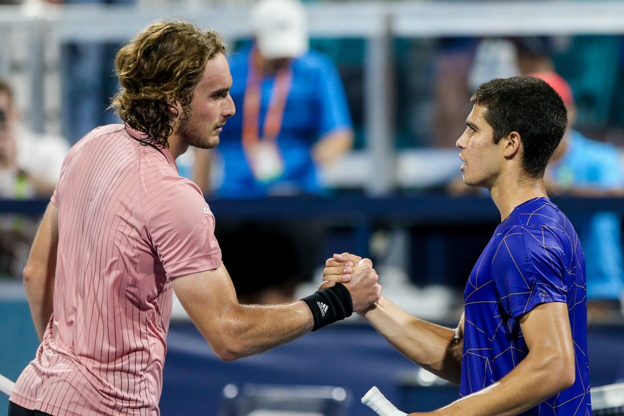 Tenisté Stefanos Tsitsipas a Carlos Alcaraz po vzájemné zápasu na ATP Tour 2023 - sledujte dnes čtvrtfinále French Open 2023 Alcaraz vs Tsitsipas živě