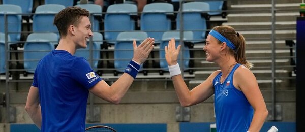 Tenis, United Cup, Jiří Lehečka a Marie Bouzková během smíšené čtyřhry