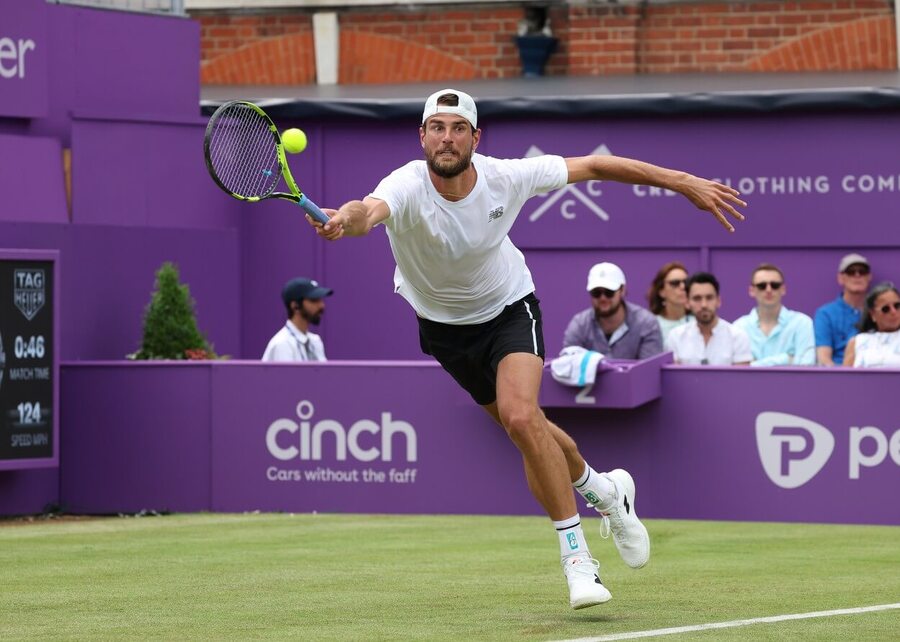 Tenis, ATP, Maxime Cressy během turnaje na trávě v Queens Clubu, Londýn