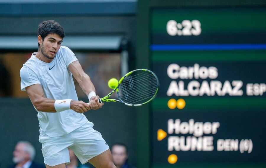 Tenis, Londýn, Carlos Alcaraz ve vítězném čtvrtfinále Wimbledonu 2023 - sledujte dnes semifinále Alcaraz vs Medveděv živě online