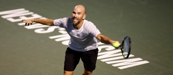 Tenis, ATP, Adrian Mannarino na turnaji Winston Salem Open, který vyhrál