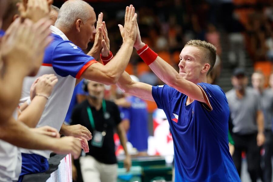 Tenis, Davis Cup - Davisův Pohár 2023, Jiří Lehečka slaví vítězství ve skupině ve Valencii