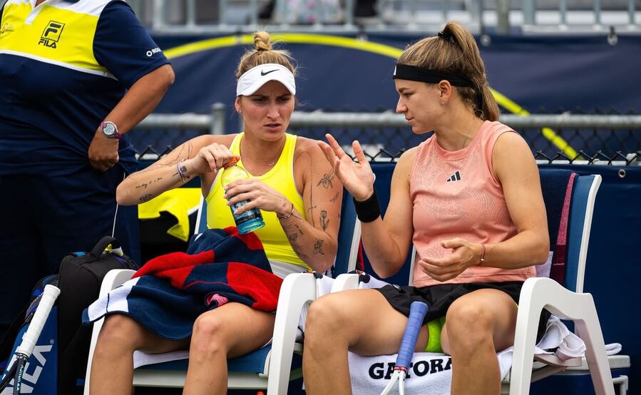 Tenis, WTA, Markéta Vondroušová a Karolína Muchová během čtyřhry na WTA 1000 v Montrealu, Kanada