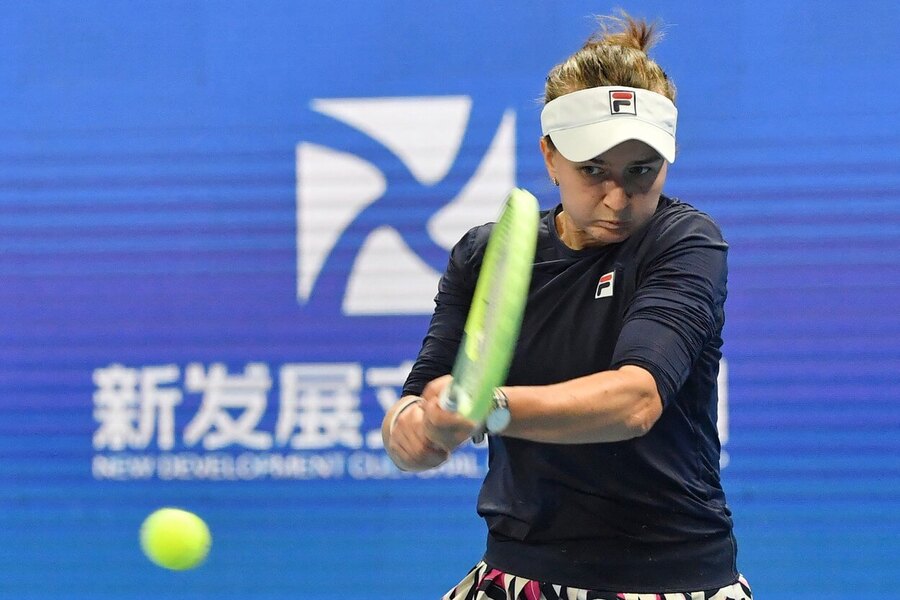 Tenis, Čína, Čeng-čou, Barbora Krejčíková během vítězného semifinále na WTA Zhengzhou Open 2023 - sledujte dnes finále Krejčíková vs Zheng živě