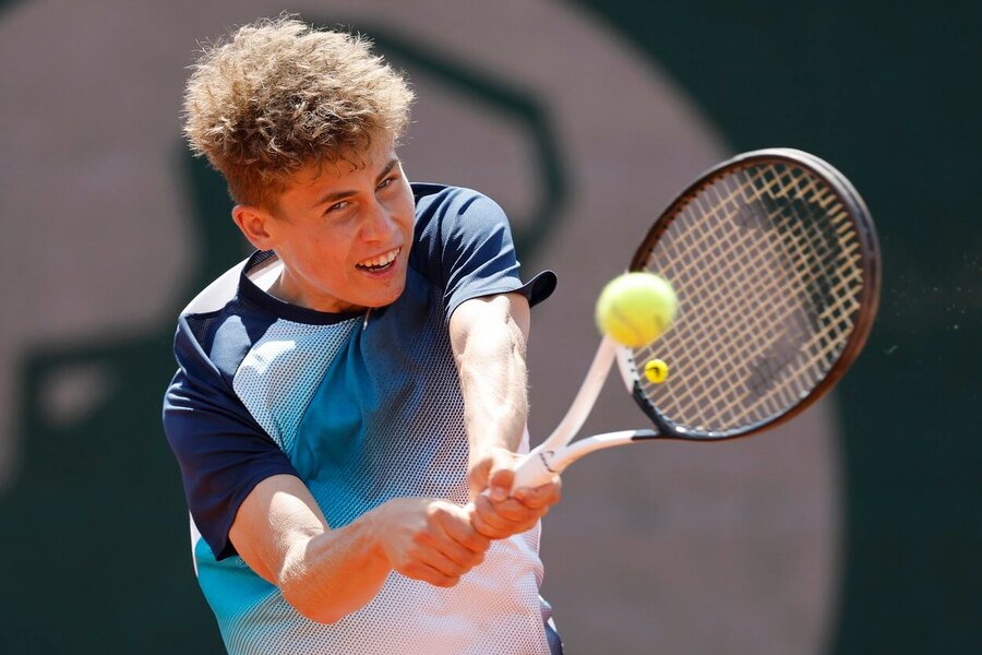 Tenis, junior Maxim Mrva na Pardubické juniorce