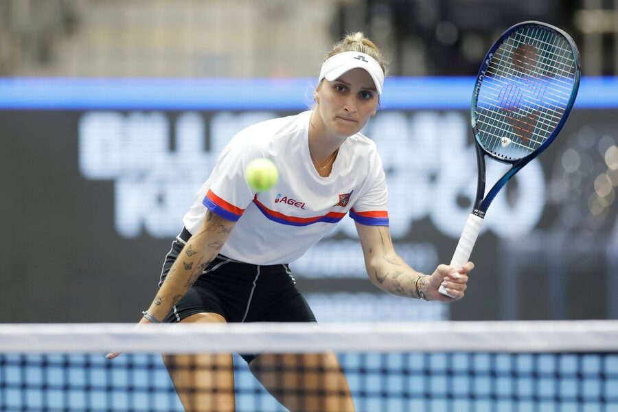 Tenis, Markéta Vondroušová na tréninku před zápasy finále BJK Cupu, Sevilla