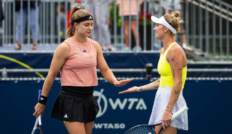 České tenistky Karolína Muchová a Markéta Vondroušová během turnaje WTA 1000 Montreal 2023