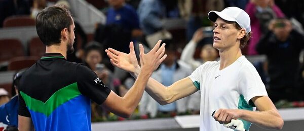 Tenis, ATP, Jannik Sinner a Daniil Medvedev po finále turnaje v Pekingu - Beijing