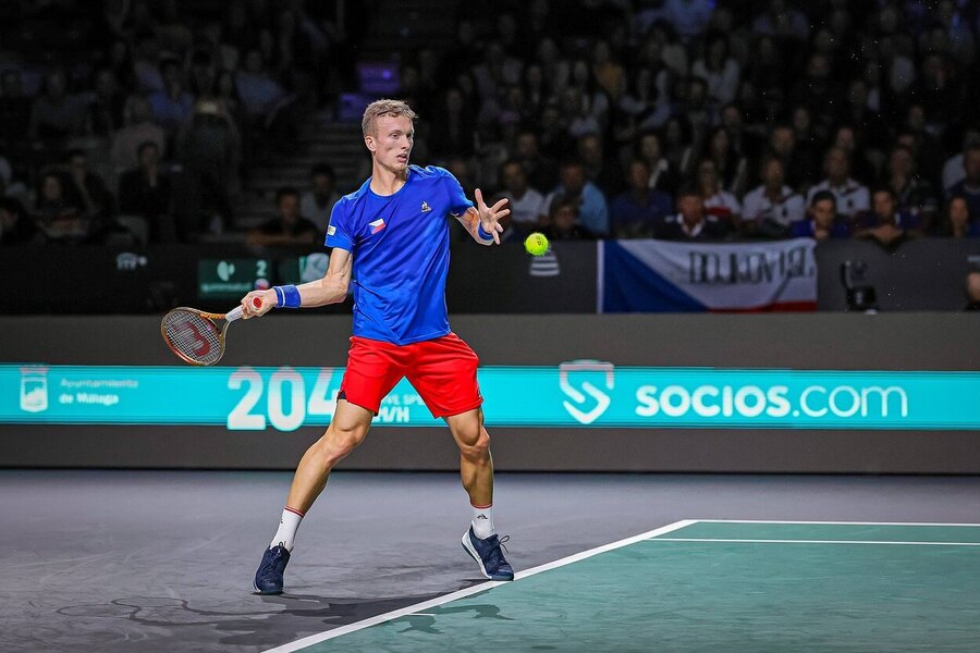 Tenis, Davis Cup - Davisův pohár 2023, Jiří Lehečka během zápasu s Austrálií, čtvrtfinále