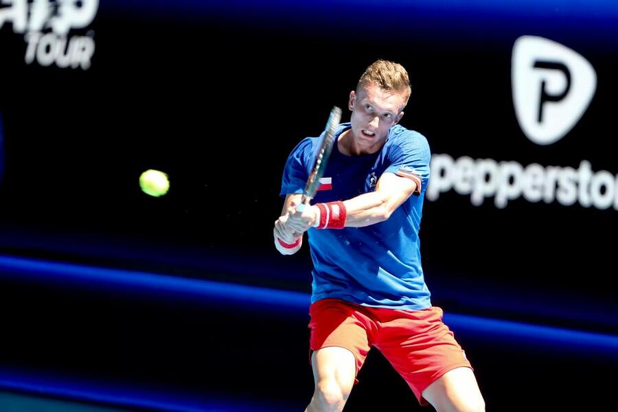 Tenis, ATP, United Cup v Austrálii, Jiří Lehečka během zápasu se Zhangem z Číny