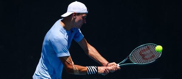 Tenis, grandslam Australian Open, Jakub Menšík při posledním kole kvalifikace v Melbourne