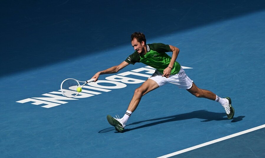 Tenista Daniil Medveděv ve vítězném čtvrtfinále na Australian Open 2024, v semifinále ho vyzve Alexander Zverev