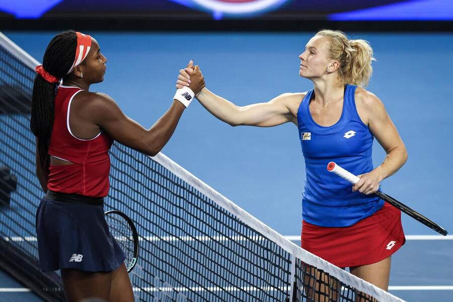 Tenis, WTA, Kateřina Siniaková a Coco Gauff po zápase BJK Cupu, Fed Cup