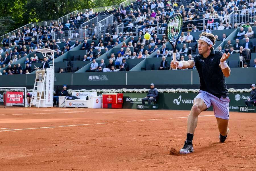 Tenista Casper Ruud na antukovém turnaji ATP 250 v Ženevě, který vyhrál v letech 2021 a 2022