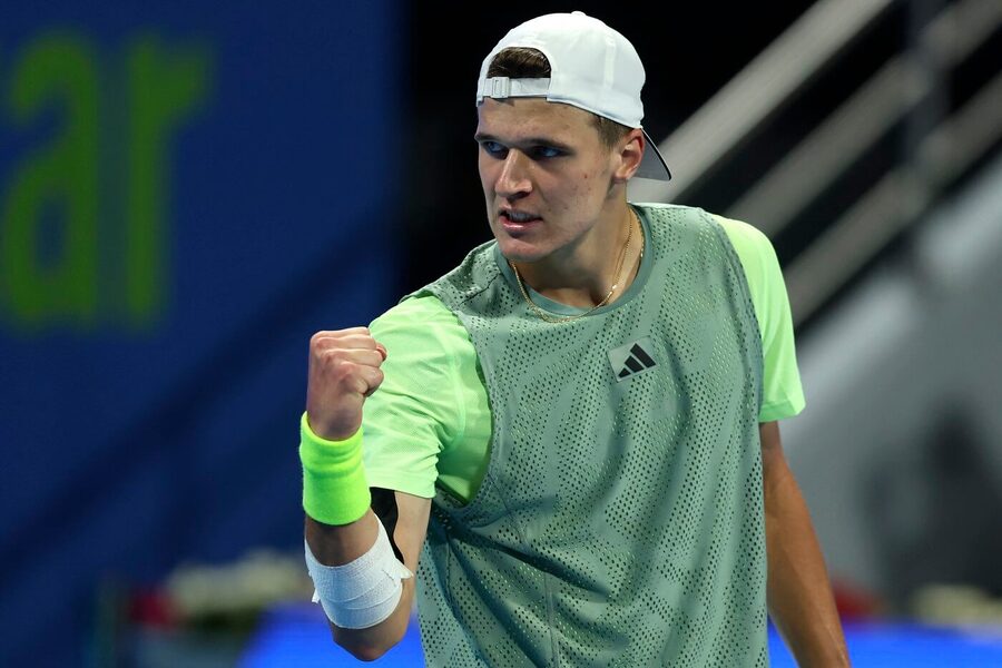 Tenis, ATP, Jakub Menšík během finále v Dauhá, Katar