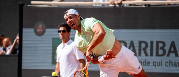 Rafael Nadal během tréninku na Roland Garros