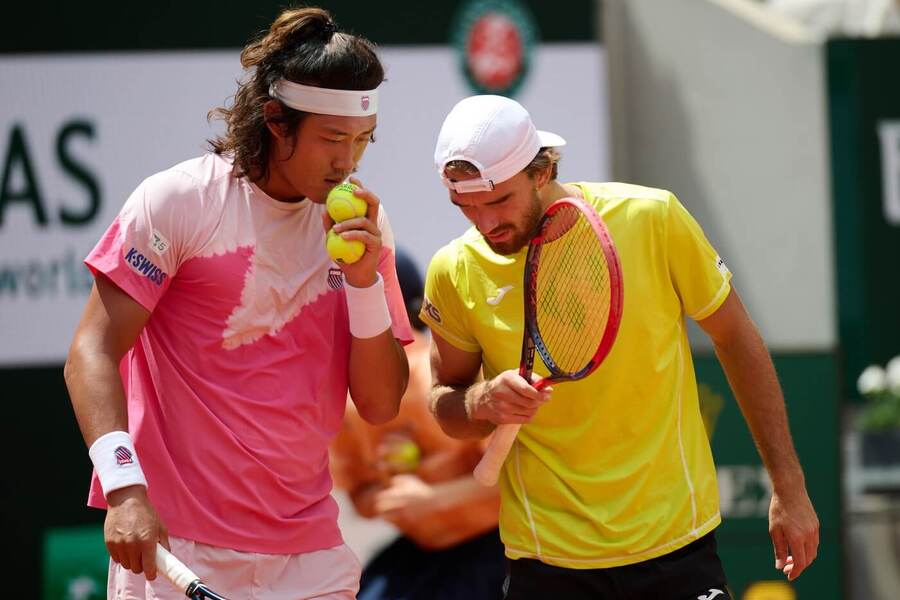 Tenis, ATP, Tomáš Macháč a Zhizhen Zhang během čtyřhry na Roland Garros, French Open