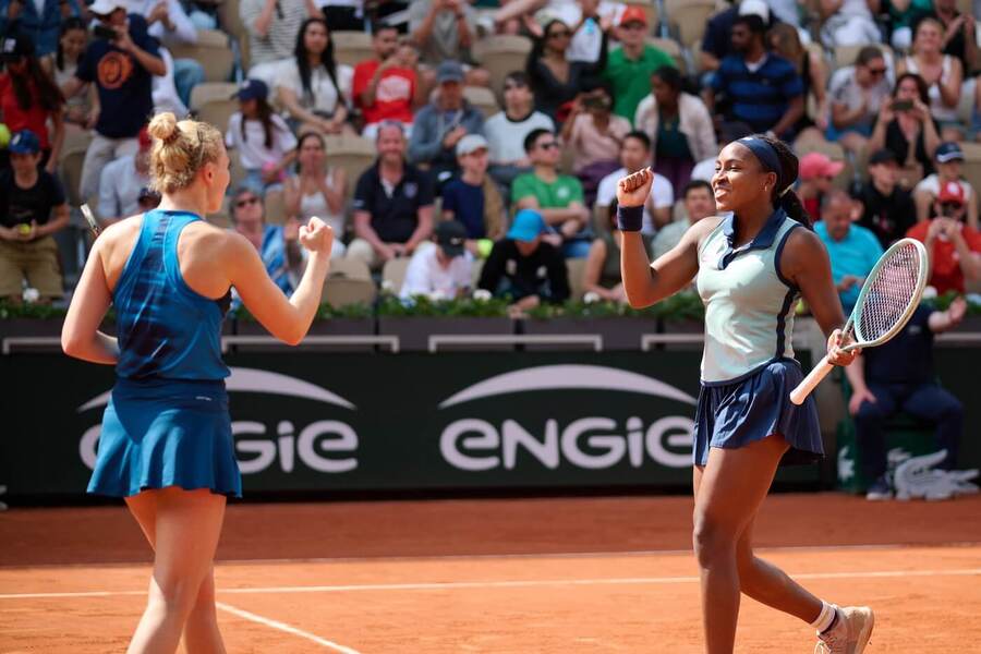Kateřina Siniaková s Coco Gauff na French Open 2024