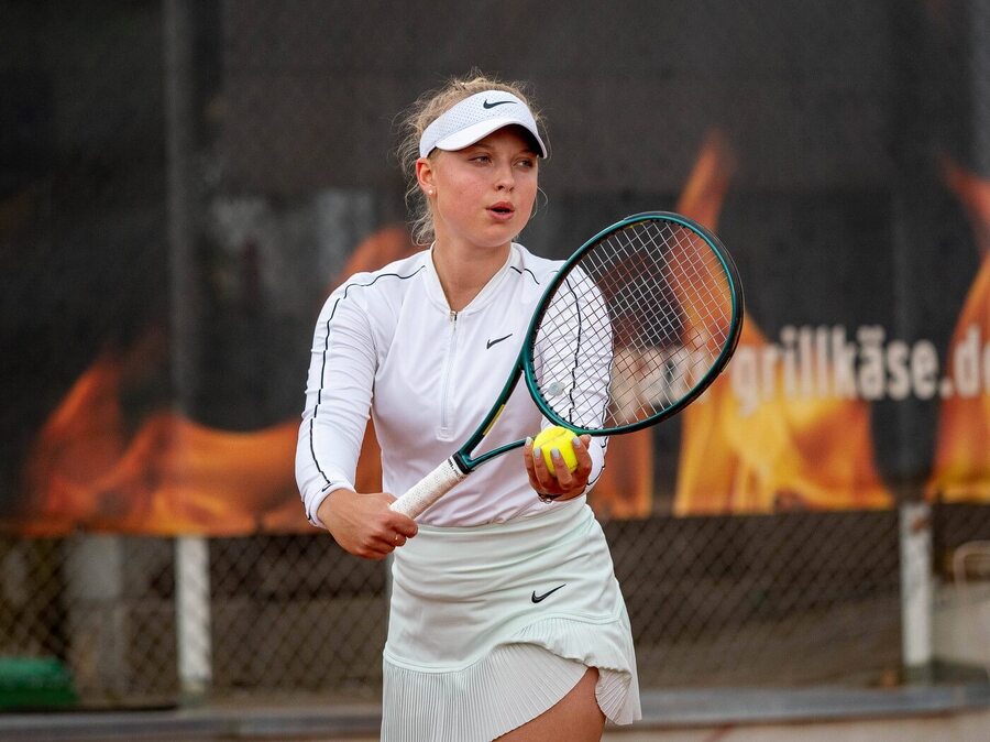 Tenis, WTA. Brenda Fruhvirtová na turnaji ve Stuttgartu, německá Bundesliga
