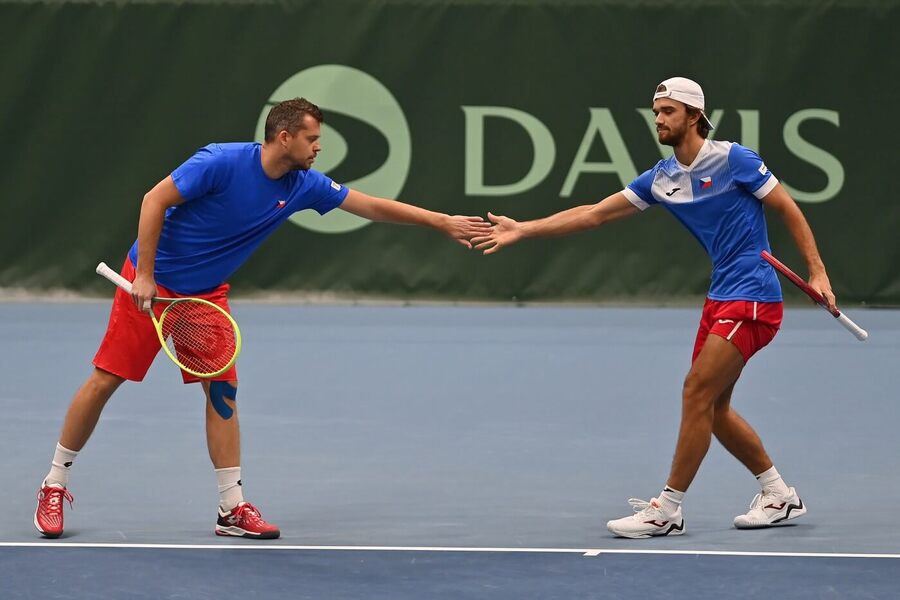Tenis, Davis Cup, Adam Pavlásek a Tomáš Macháč během čtyřhry
