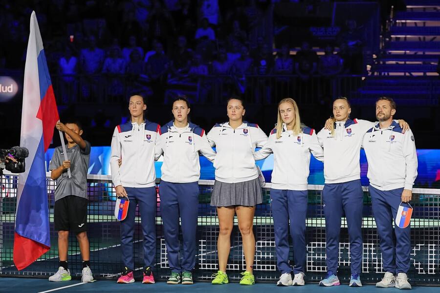 Tenis, BJK Cup, slovenský tým - Tereza Mihalíková, Renata Jamrichová, Viktoria Hrunčáková, Anna Karolína Schmiedlová, Rebecca Šramková a Matej Lipták