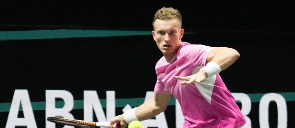 Jiří Lehečka během zápasu 1. kola v Rotterdamu 2025