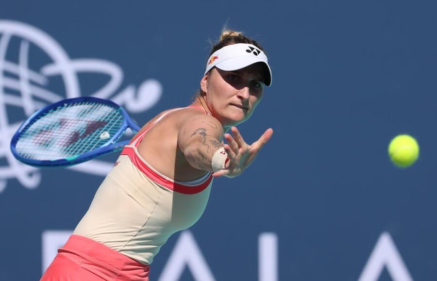 Markéta Vondroušová na turnaji v Abú Dhabí 2025