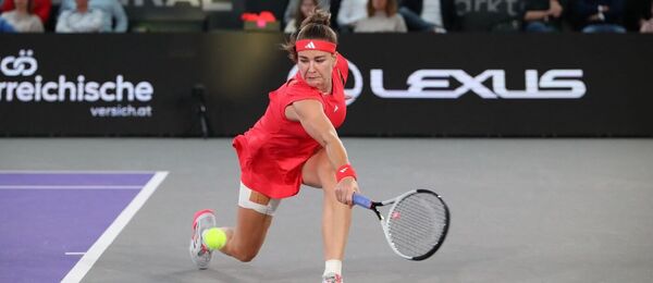 Česká tenistka Karolína Muchová na turnaji WTA 2025 v Linci, dnes ji čeká osmifinále v Dubaji proti McCartney Kessler