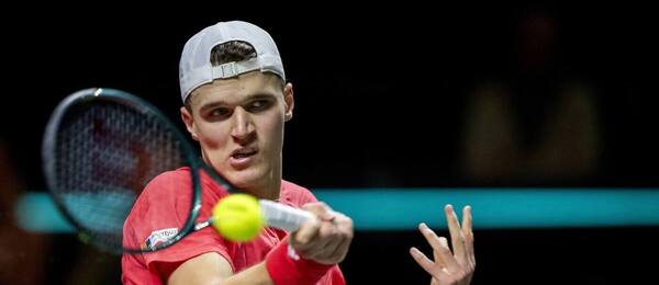 Tenis, ATP, Jakub Menšík během halového turnaje v Rotterdamu