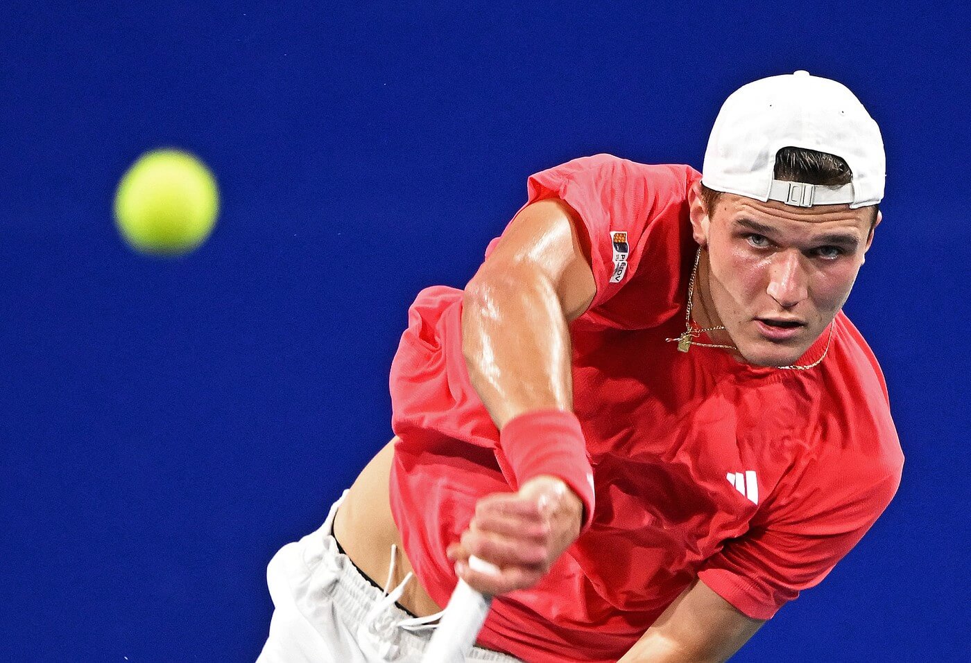 Jakub Menšík v zápase ATP Tour 2025 v Acapulcu, dnes Menšík hraje 1. kolo ATP Miami Open 2025